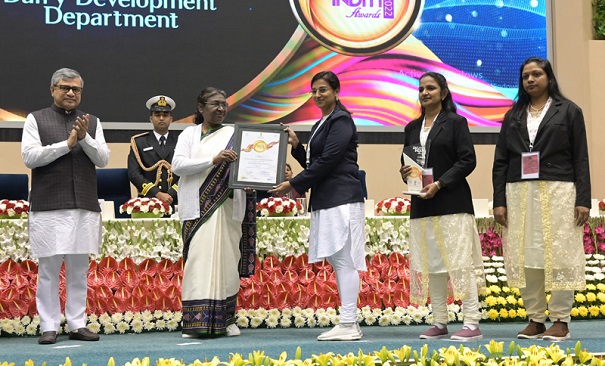 Rejeetha R, a student of the first batch of the MBA Program in Digital Governance & Management receiving silver medal for the Ksheerasree portal, conferred by the Honourable President of India Smt. Droupadi Murmu
